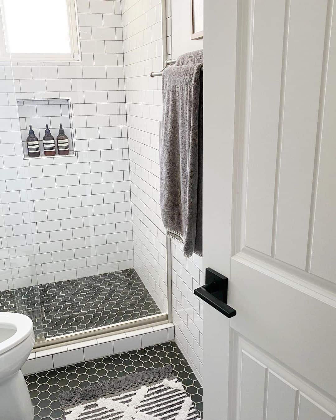 Contrasting Tiles in Bathroom - Soul & Lane