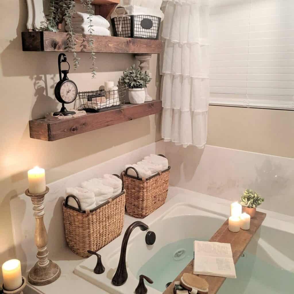 Cozy Farmhouse Bathroom Décor for a Luxurious Bath