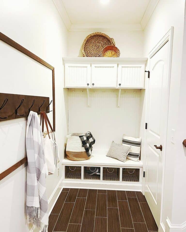Cozy Mudroom With a White Built-in Storage Bench Area