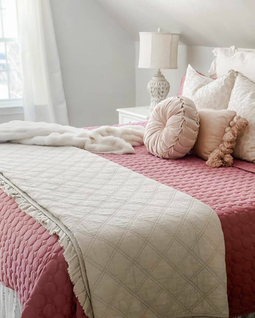 Cozy Pink Bedroom With Vintage Linen Décor