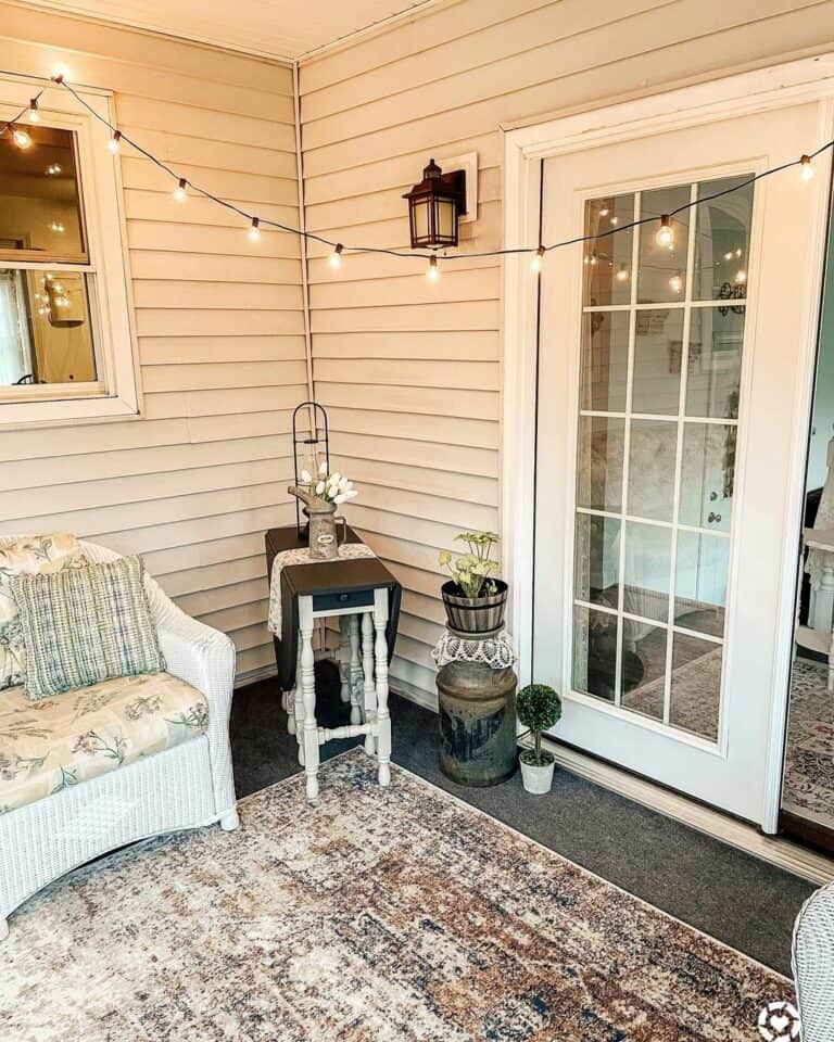 Cozy Small Porch Decorating Ideas With Farmhouse Style