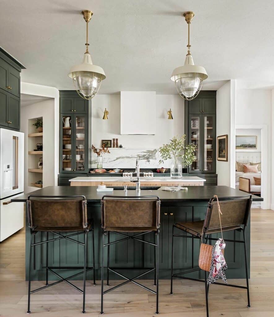 Deep Green and White Kitchen Ideas