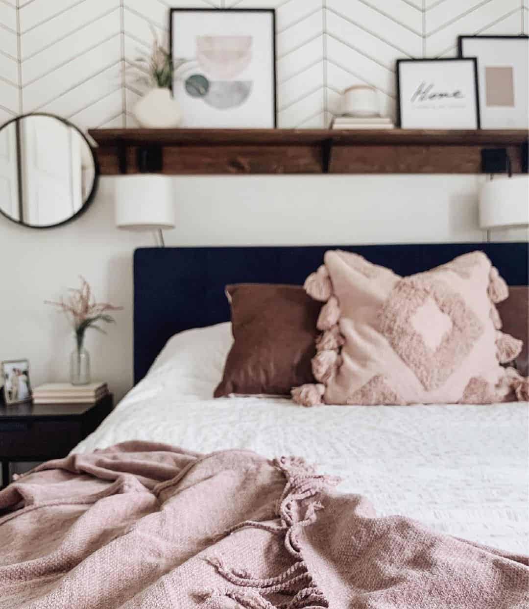 29 Elegant Grown-up Pink Bedroom Décor for Feminine Appeal