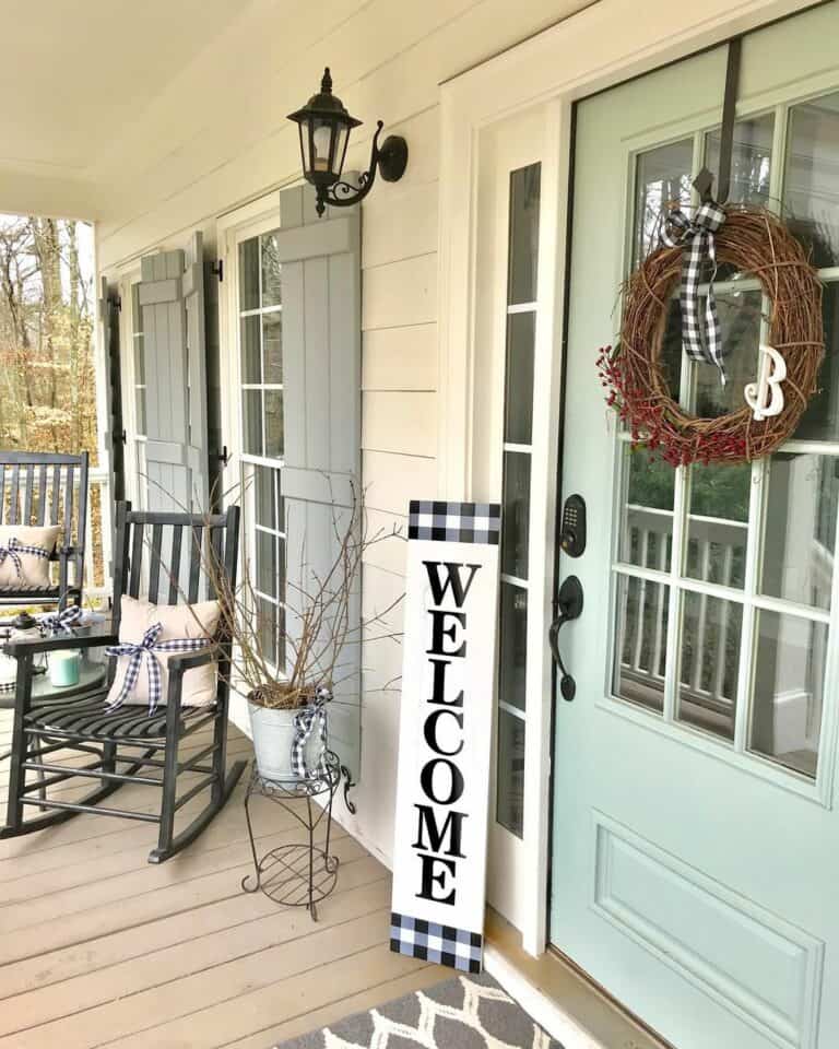 Delightful Porch Décor Ideas With Buffalo Plaid Accents