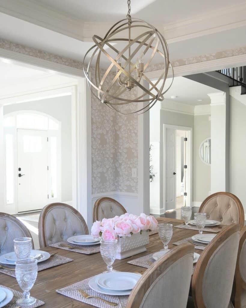 Dining Room Décor With Elegant Table Setting