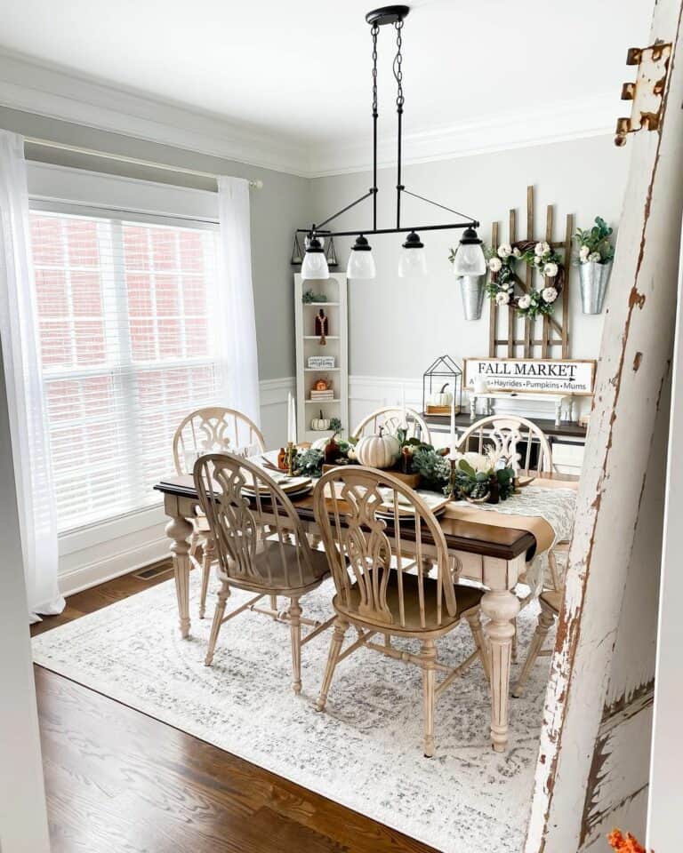 Dining Room With Fall-inspired Farmhouse Décor