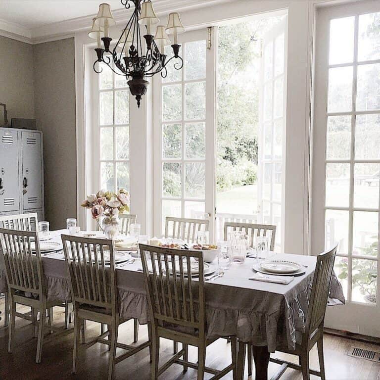 Dining Room With Vintage Décor