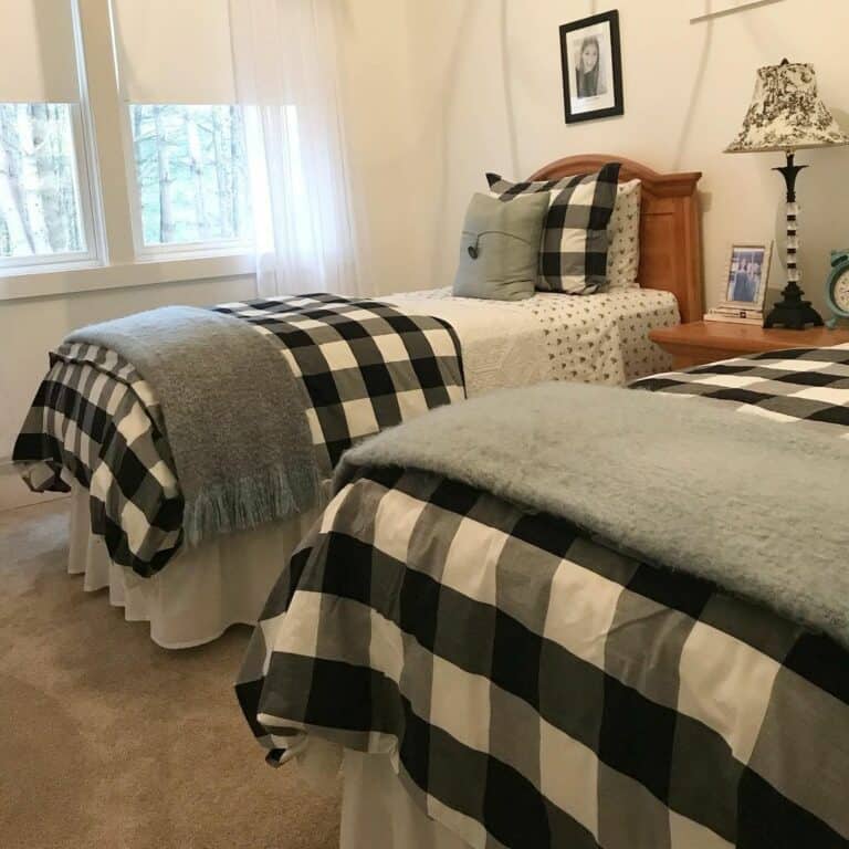 Double Twin Beds for Small Guest Room Ideas