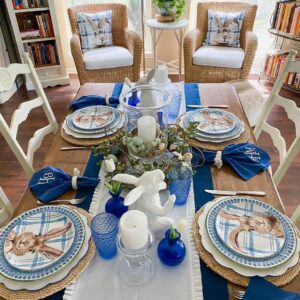 Elegant Easter Table Décor With Blue Accents