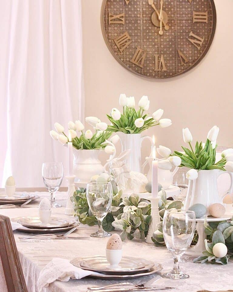 Elegant Easter Table Décor With White Tulips