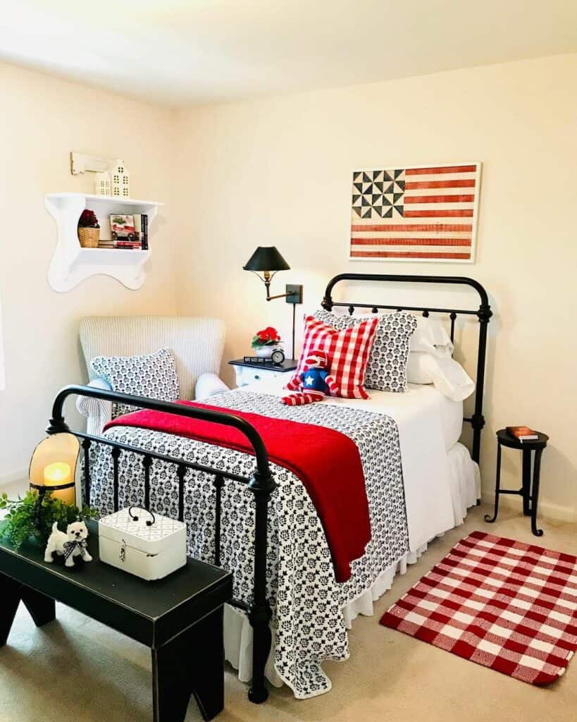 Elegant Farmhouse Bedroom With Patriotic Décor