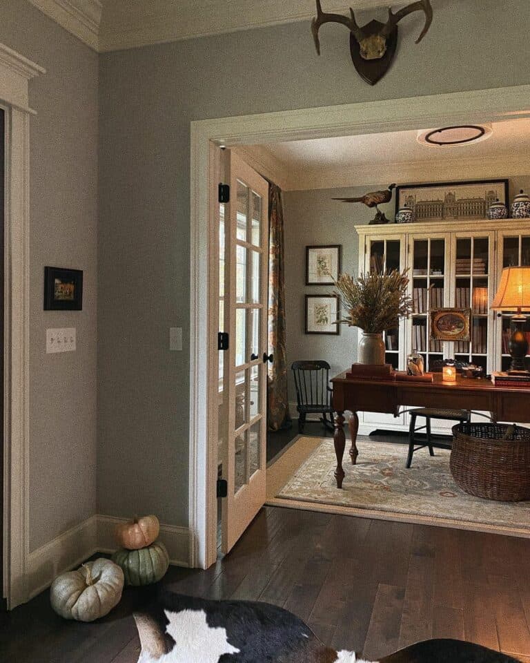 Elegant Home Office Ideas With Vintage Accessories