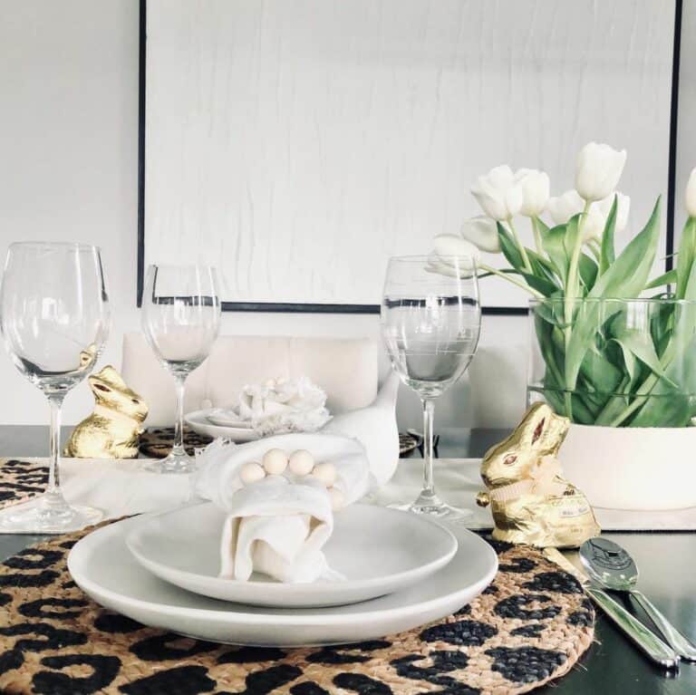 Elegant White Tulip Easter Table Décor