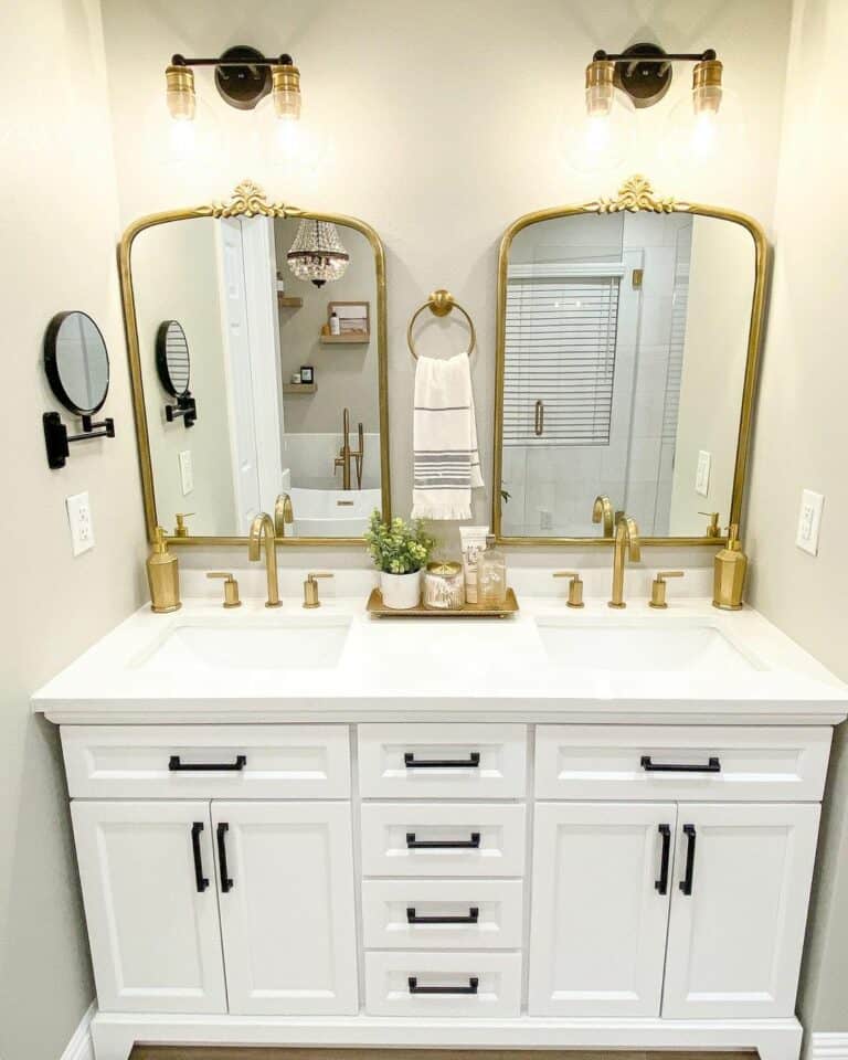 Embellished Golden Bathroom Décor