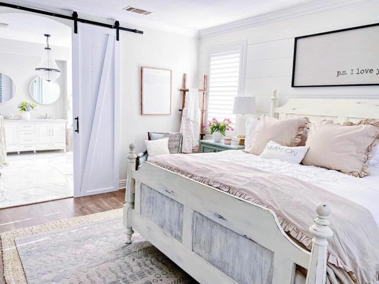 Enchanting Pink Bedroom With Farmhouse Décor