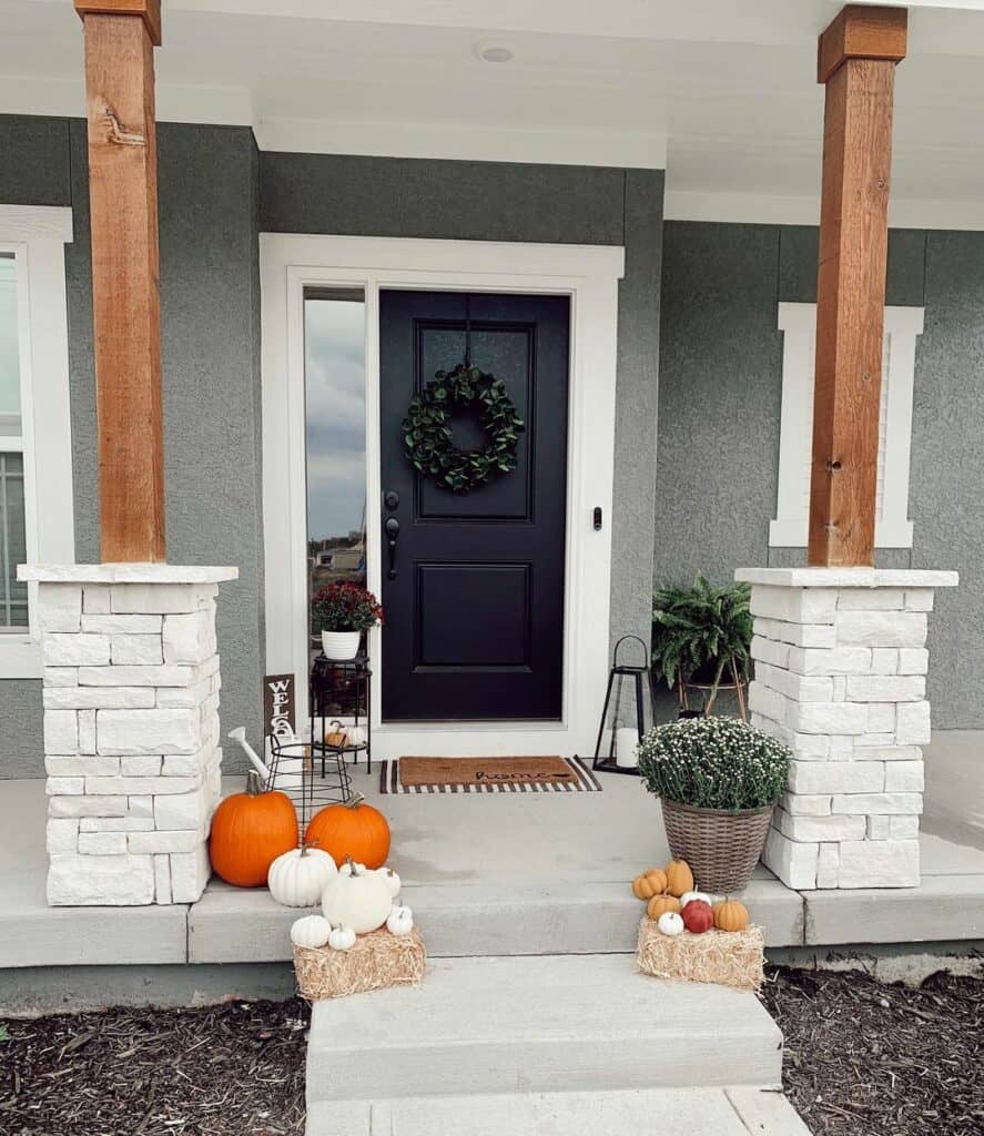 Fall Decoration Ideas for a Small Porch