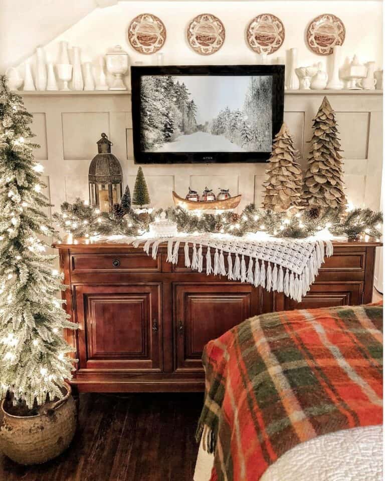 Farmhouse Bedroom With Christmas Décor