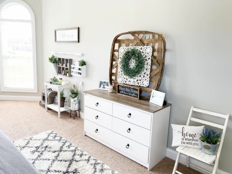 Farmhouse Console Table Décor Inspiration