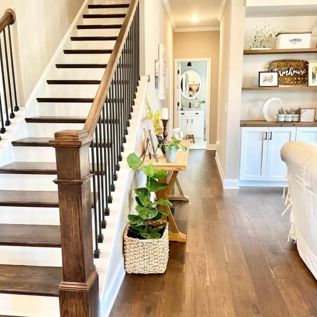 Farmhouse Décor for Living Rooms With Stairs