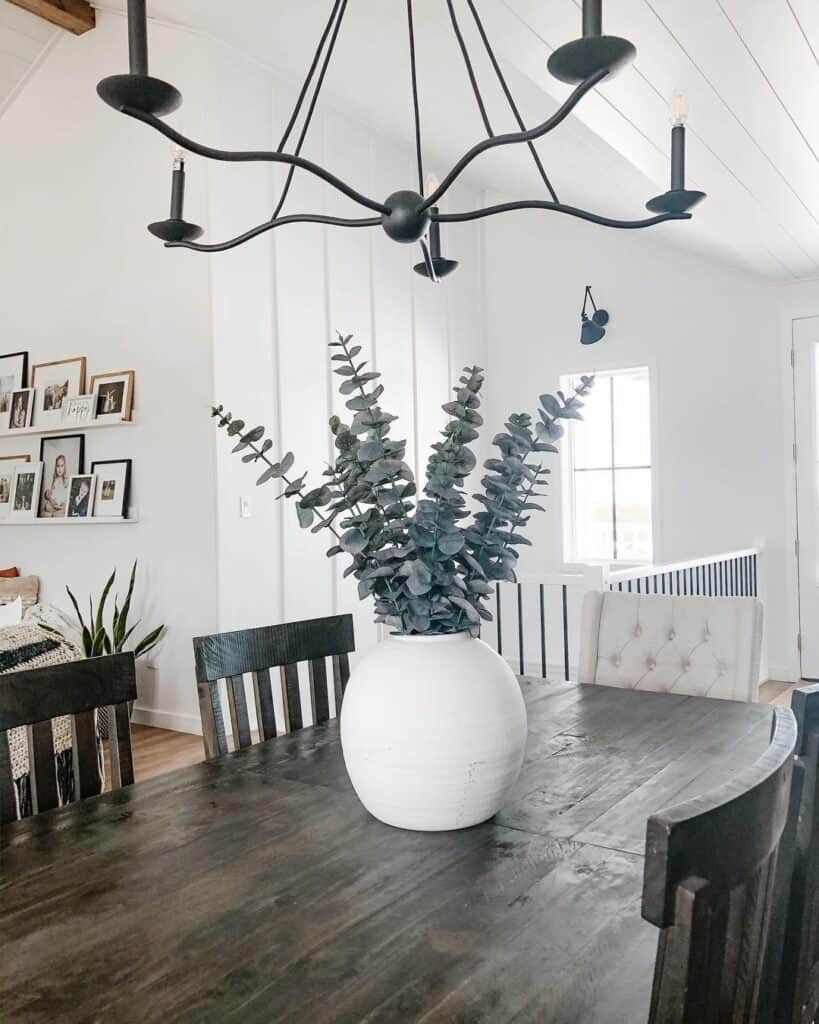 Farmhouse Dining Room With Modern Décor