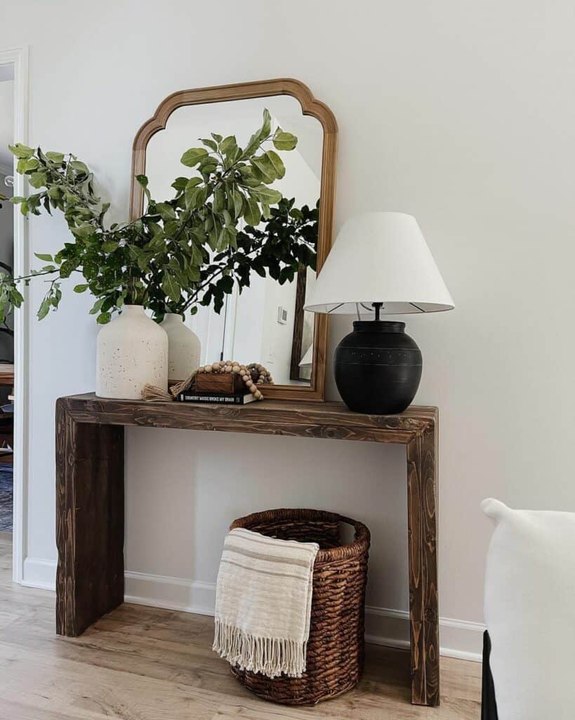 Farmhouse Entryway Table Décor