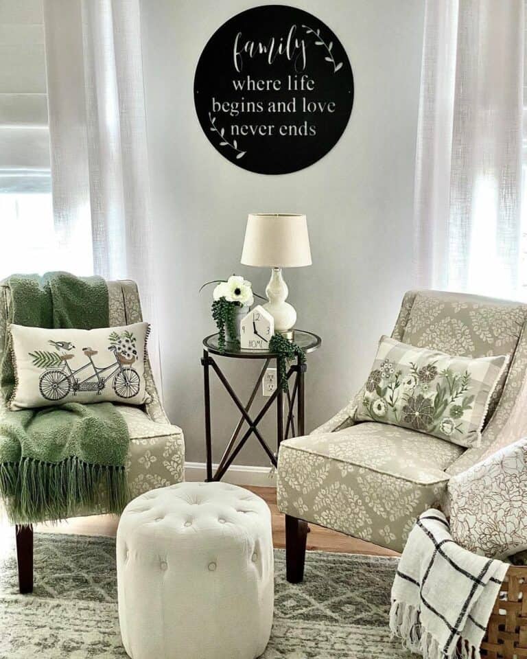 Farmhouse Living Room With Cottage Décor