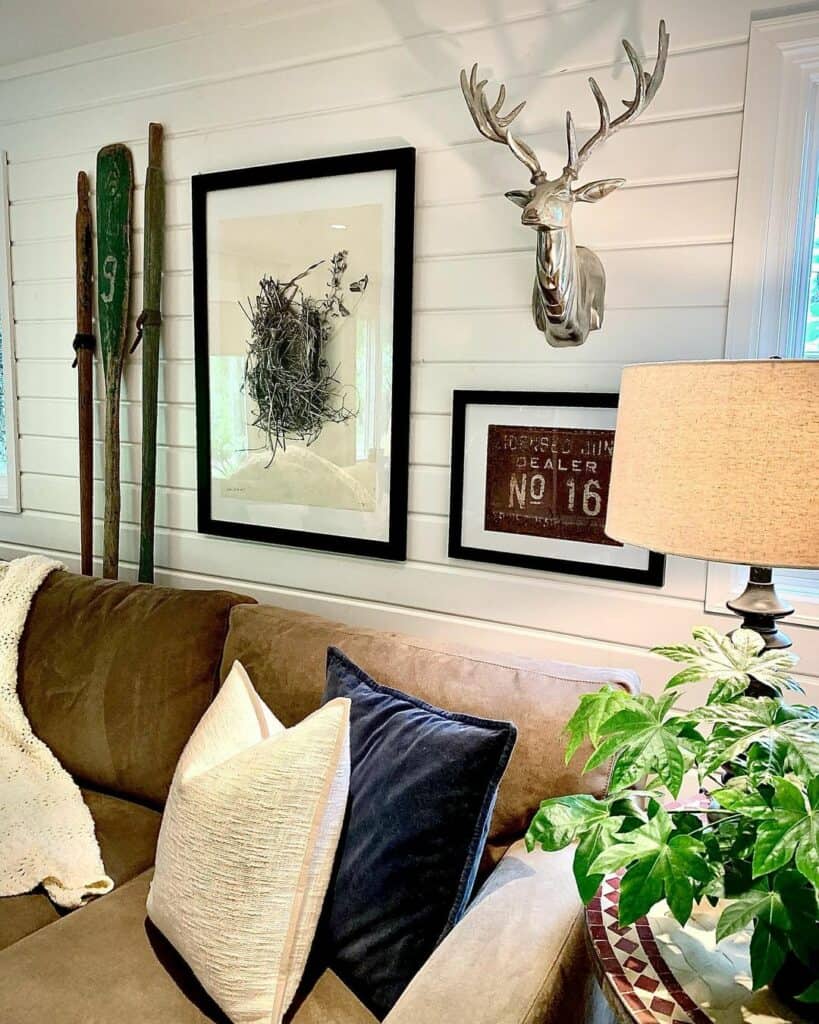 Farmhouse Living Room With White Shiplap Wall Décor