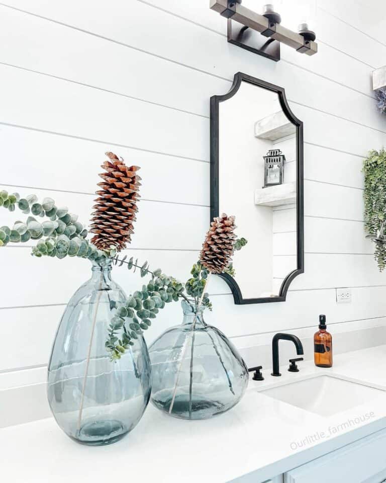 Farmhouse Master Bathroom Décor