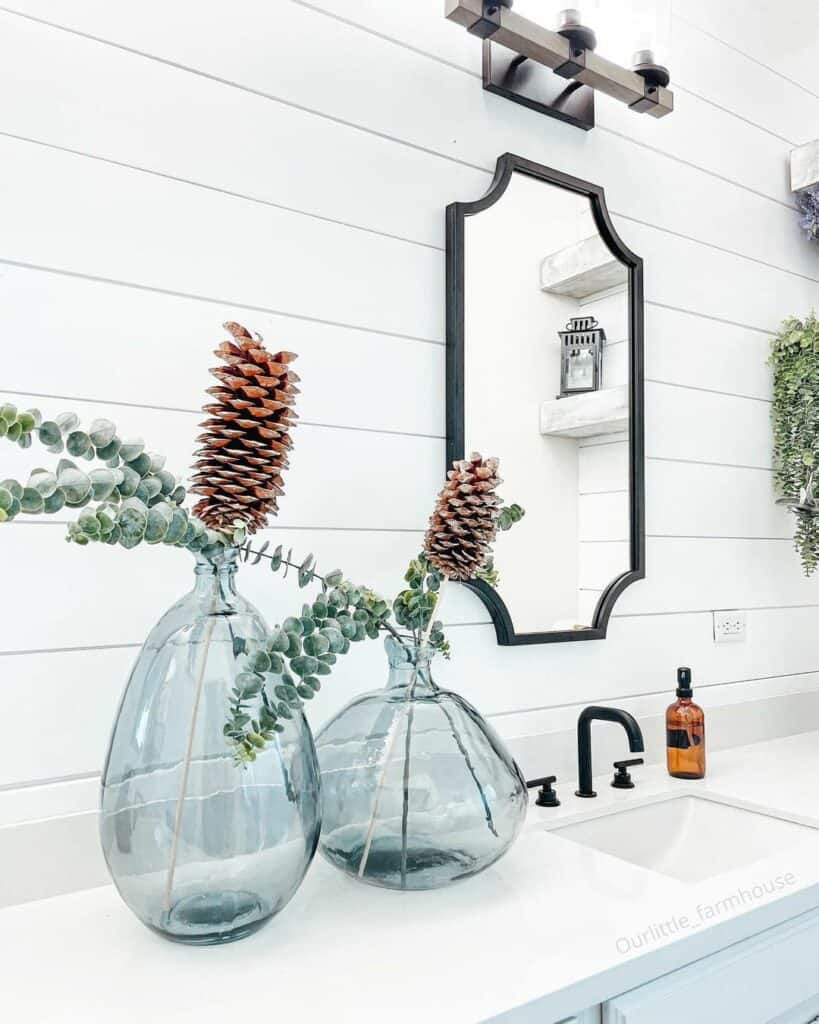 Farmhouse Master Bathroom Décor