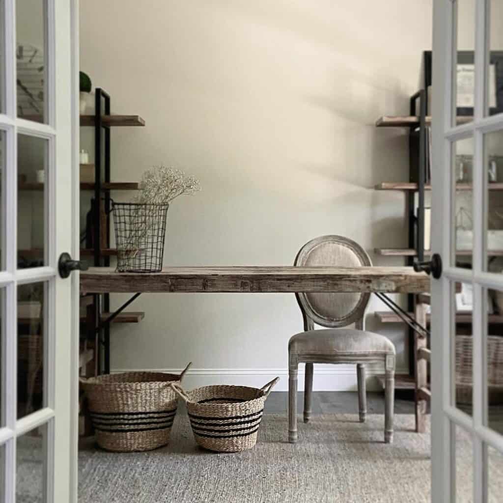 Farmhouse Office Décor With Rustic Wood Desk