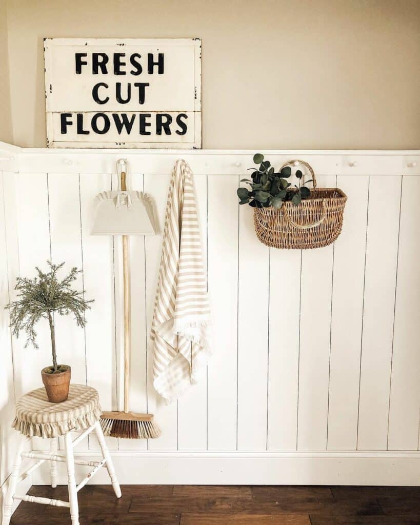 Farmhouse Shiplap Paint Color Inspiration