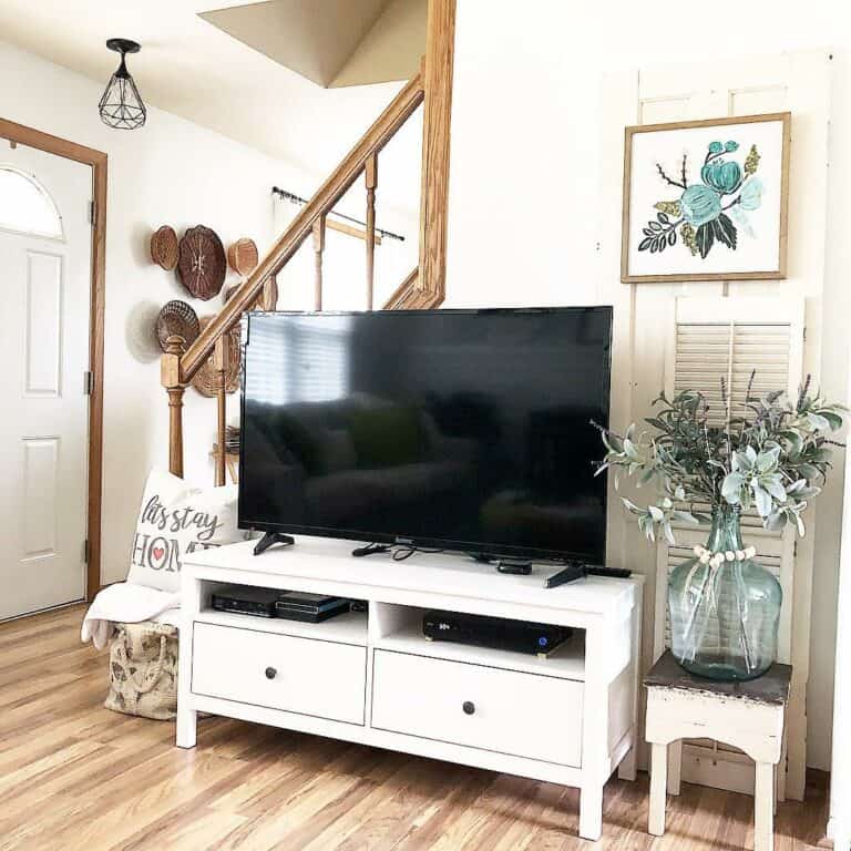 Farmhouse TV Entertainment Center With Rustic Décor