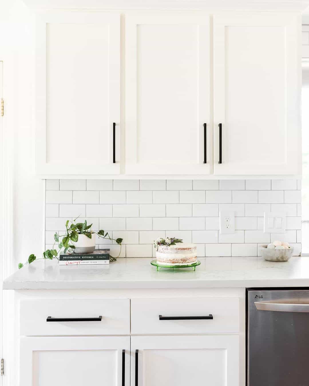 21 farmhouse white kitchen cabinets with black hardware ideas