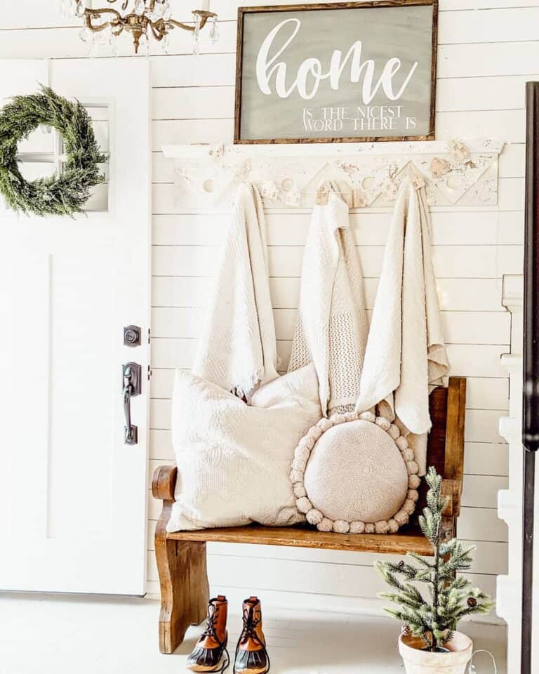 Farmhouse-inspired Cream Entryway Ideas