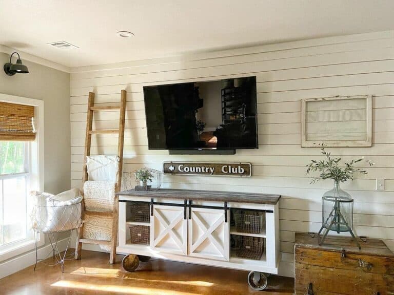 Farmhouse-style Living Room