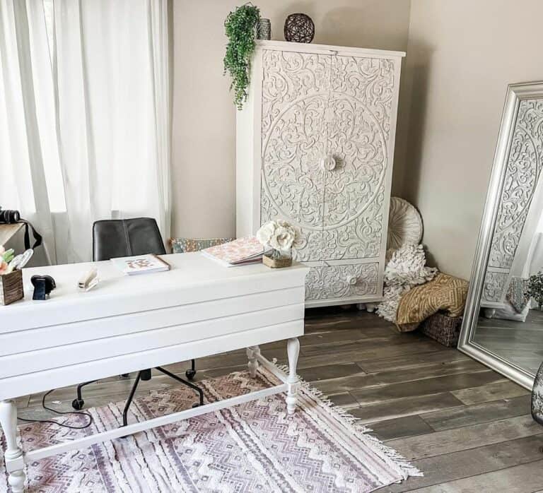 Fashionable Home Office Idea for Her With Intricate Details