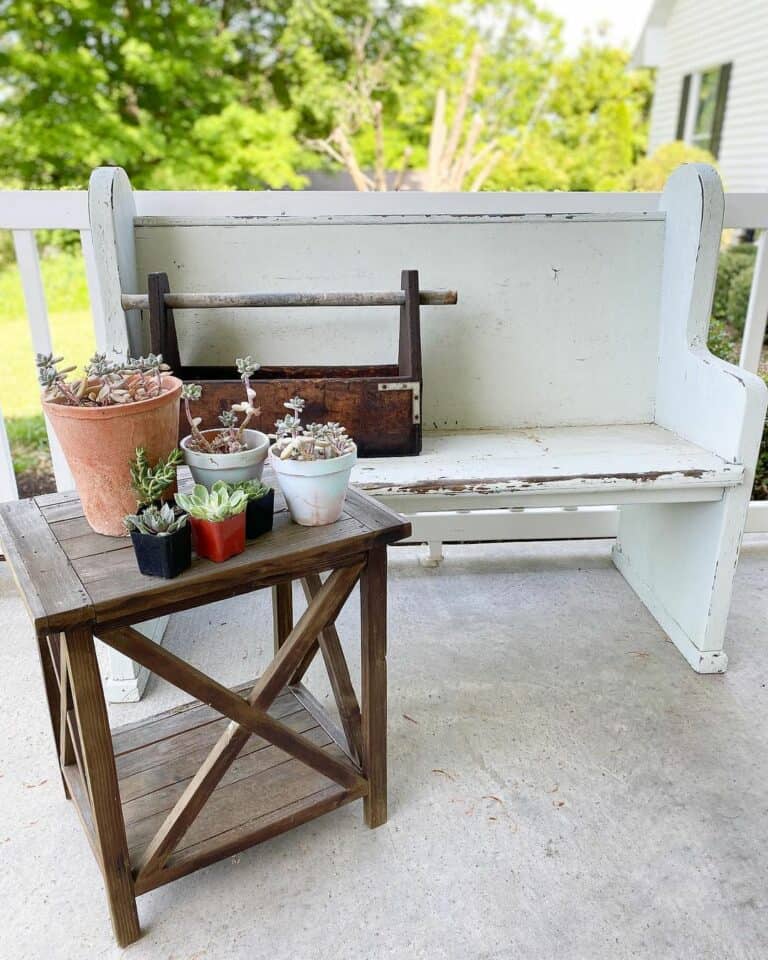 Flipped Furniture Décor for a Small Porch