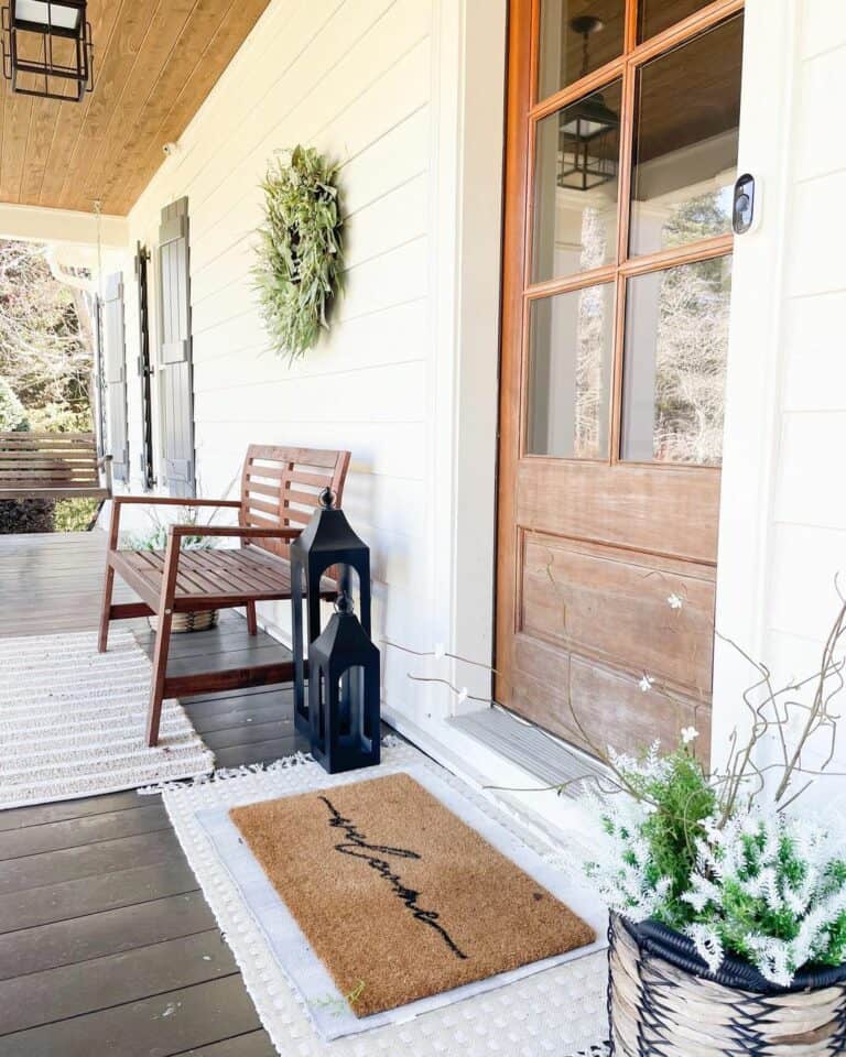 Front Porch Décor Ideas With White Rug