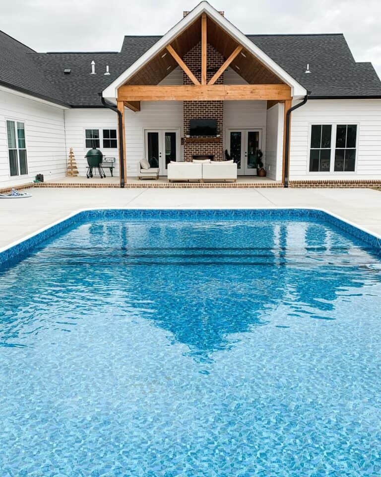 Gorgeous Farmhouse Pool