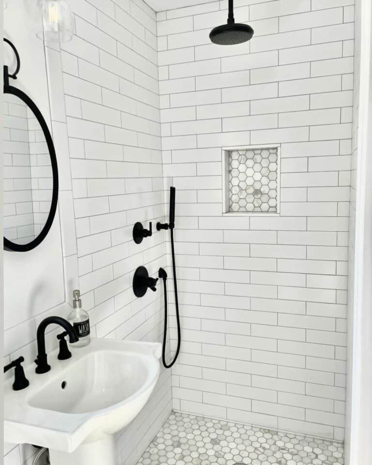 https://www.soulandlane.com/wp-content/uploads/2023/03/Gray-Tiling-With-Black-Hardware-768x960.jpg