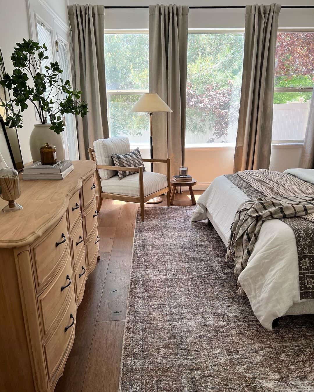 30 Cozy Large Master Bedroom Ideas