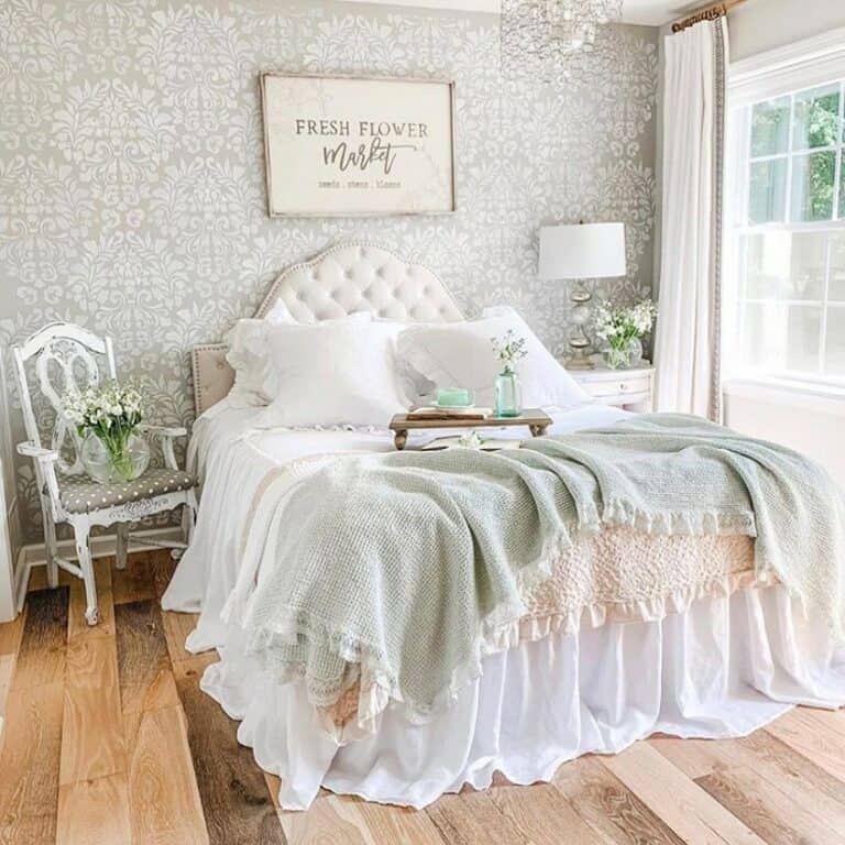 Gray and White Vintage Bedroom Ideas