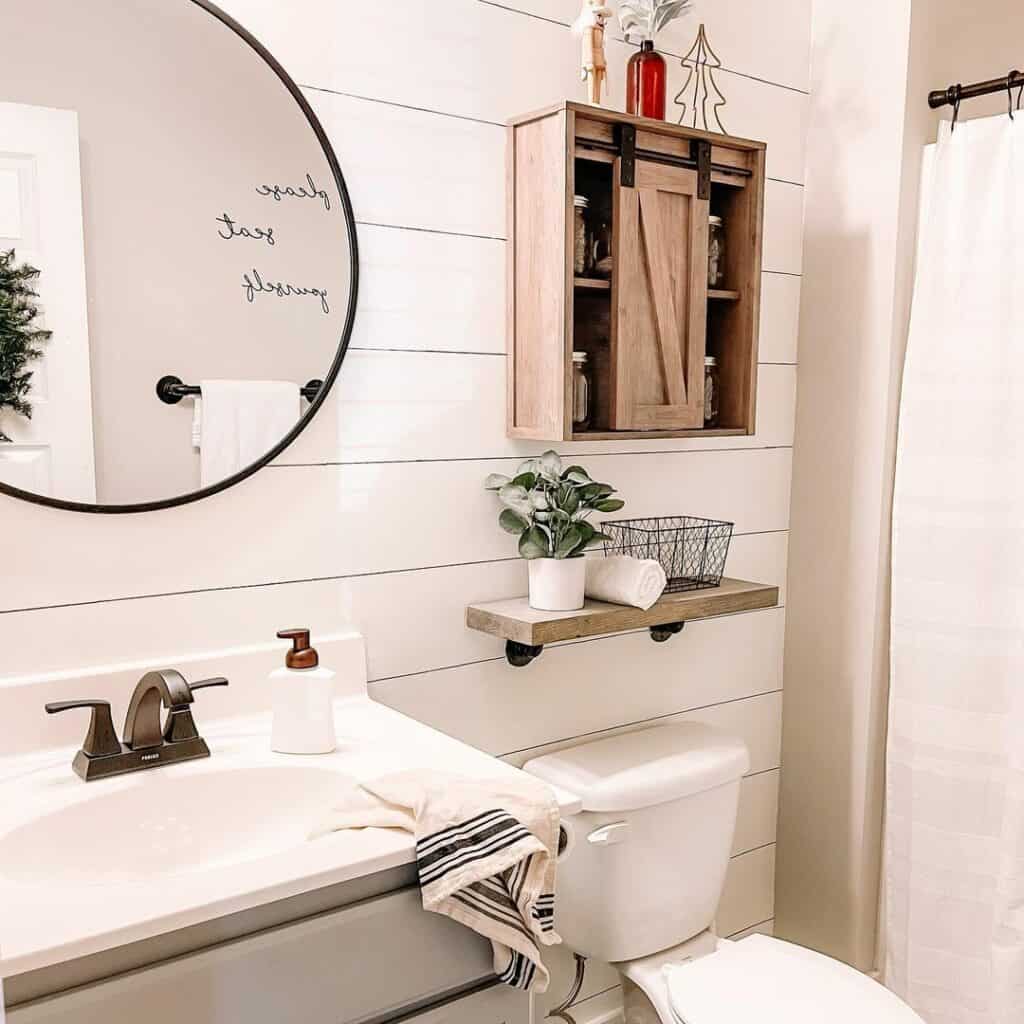 Guest Bathroom Décor Ideas for a Neutral Farmhouse Look