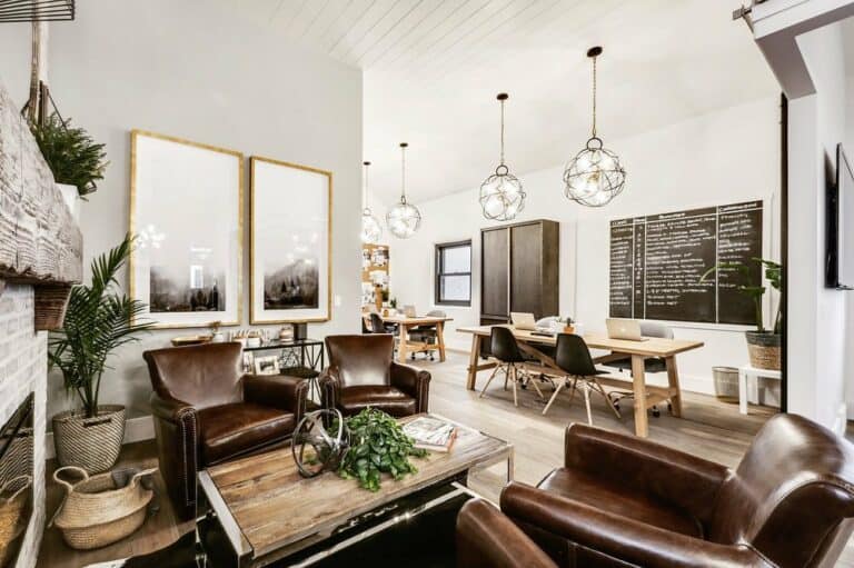 Home Office for Work and Leisure