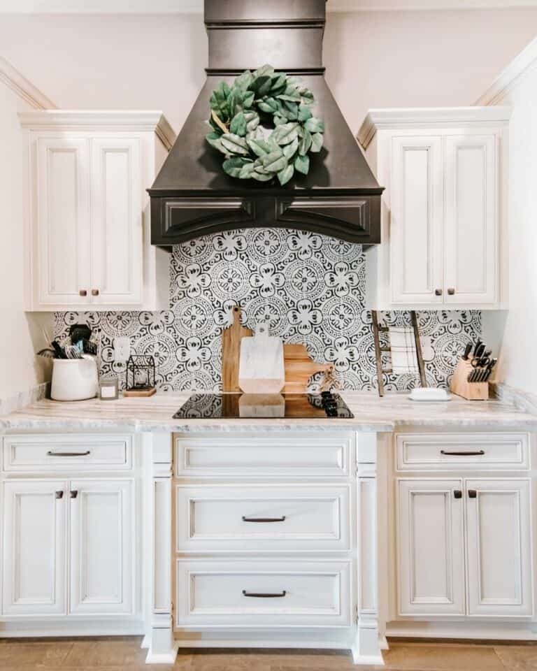 Intricate Backsplash for a Compact Kitchen