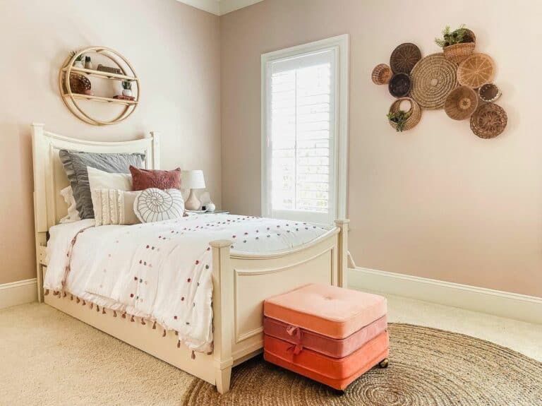 Kid's Bedroom With Pink Walls