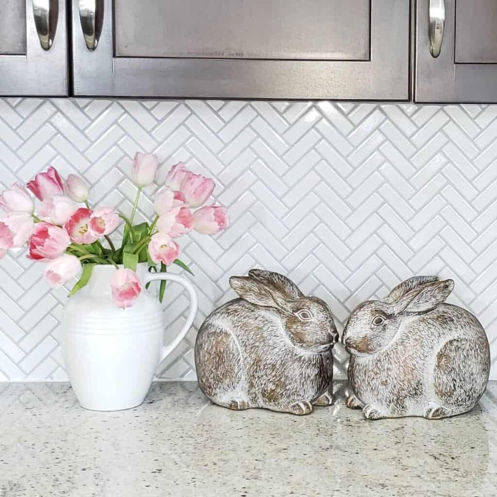 Kitchen Countertop With Wood Easter Bunny Décor