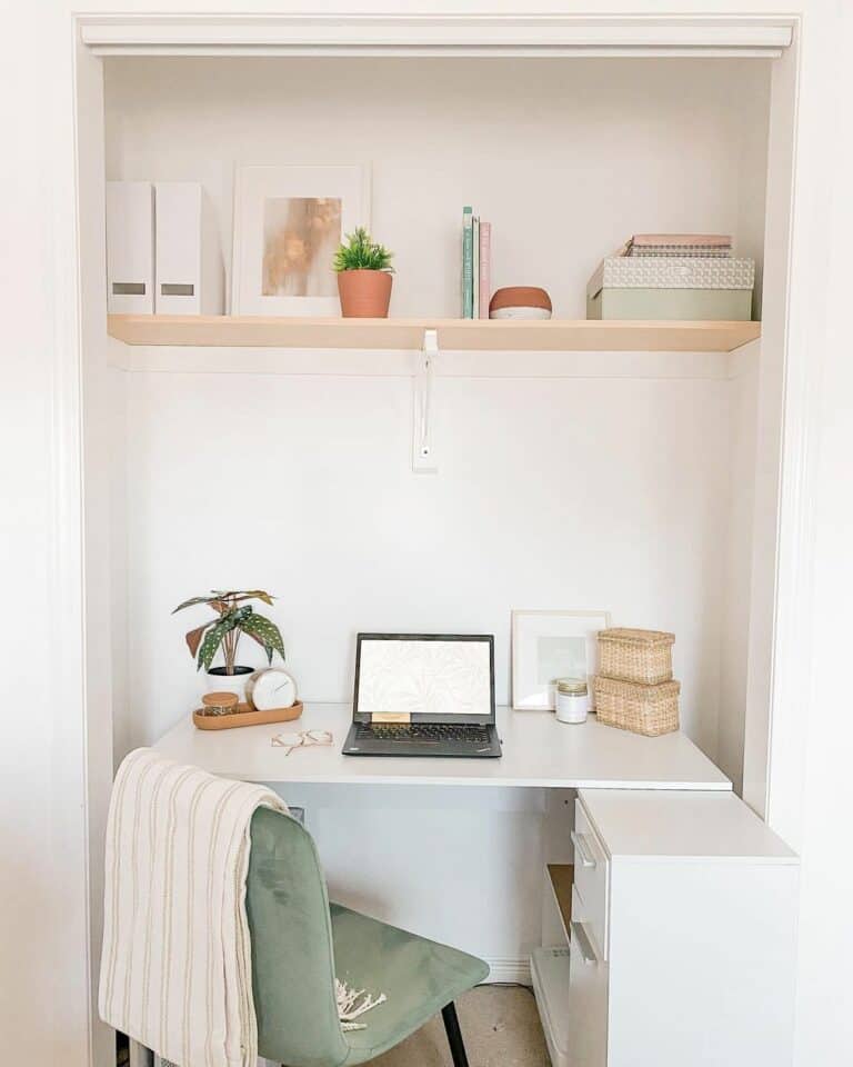 Light Wooden Small Office Décor Ideas