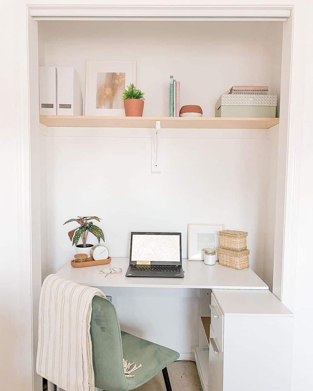 Light Wooden Small Office Décor Ideas - Soul & Lane