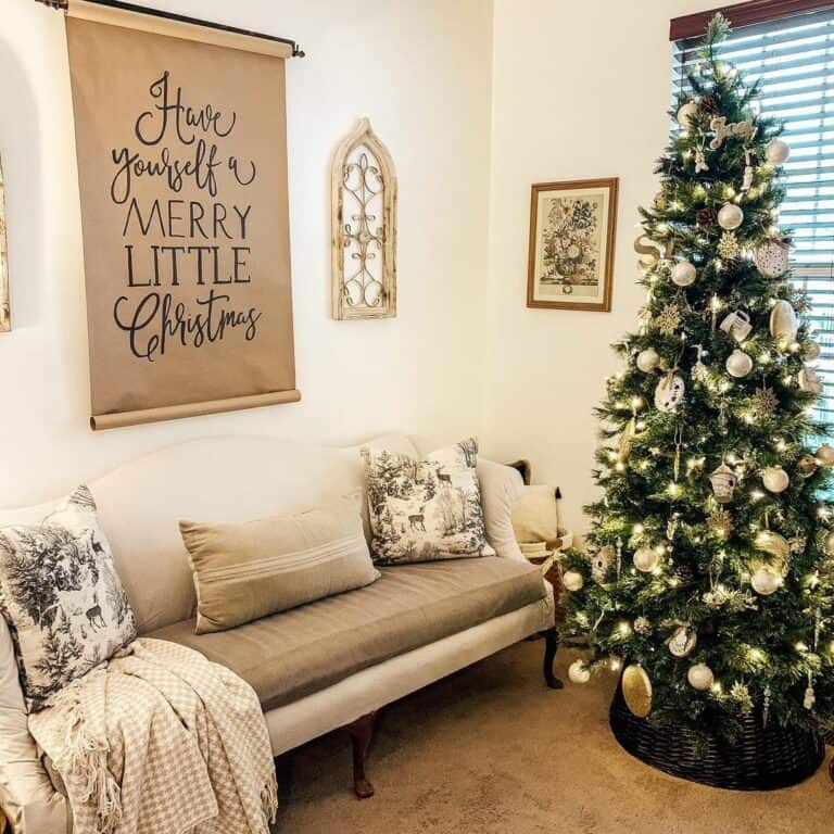 Living Room Wall Décor Ideas for the Christmas Season